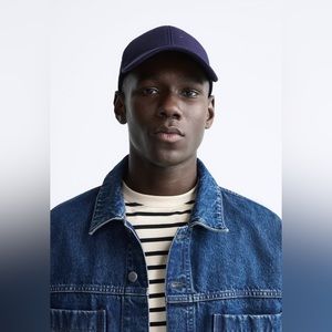 ✨SALE ✨ ZARA TEXTURED CAP
✨SALE ✨